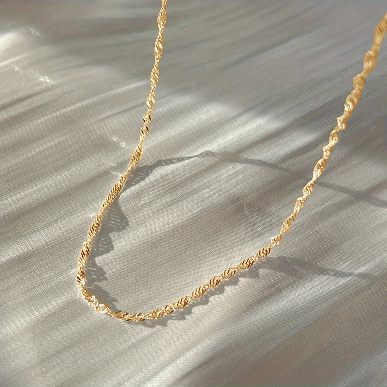 Dana - Collar Minimalista de Acero Inoxidable para Mujer