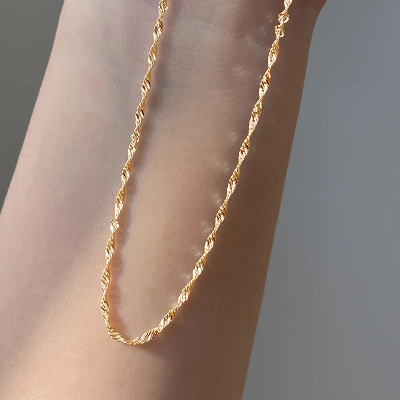 Dana - Collar Minimalista de Acero Inoxidable para Mujer